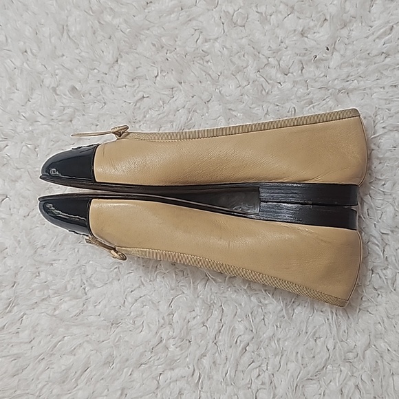 Preloved Chanel Flats Women's Leather Two Tone Flats Beige - Picture 11 of 14